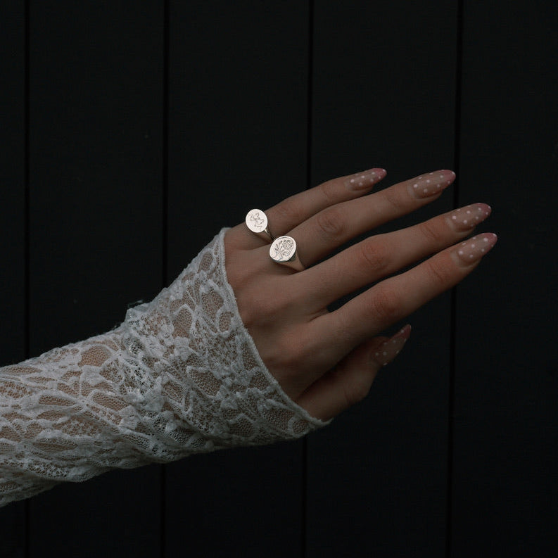 Gold Bow Lace Engraved Signet Ring