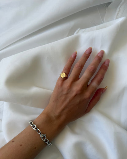 Mini Oval Signet With Engraving | Gold