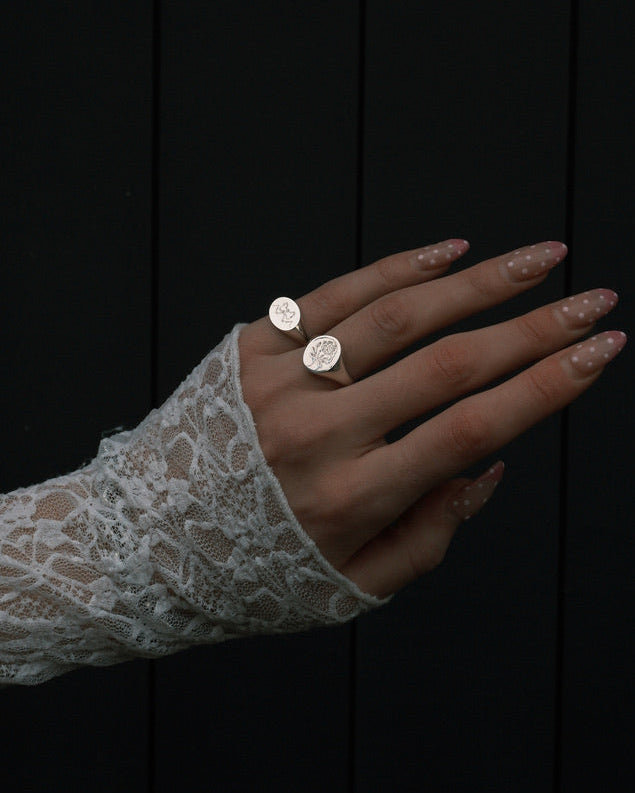 Rose Lace Tattoo Signet Ring | Gold