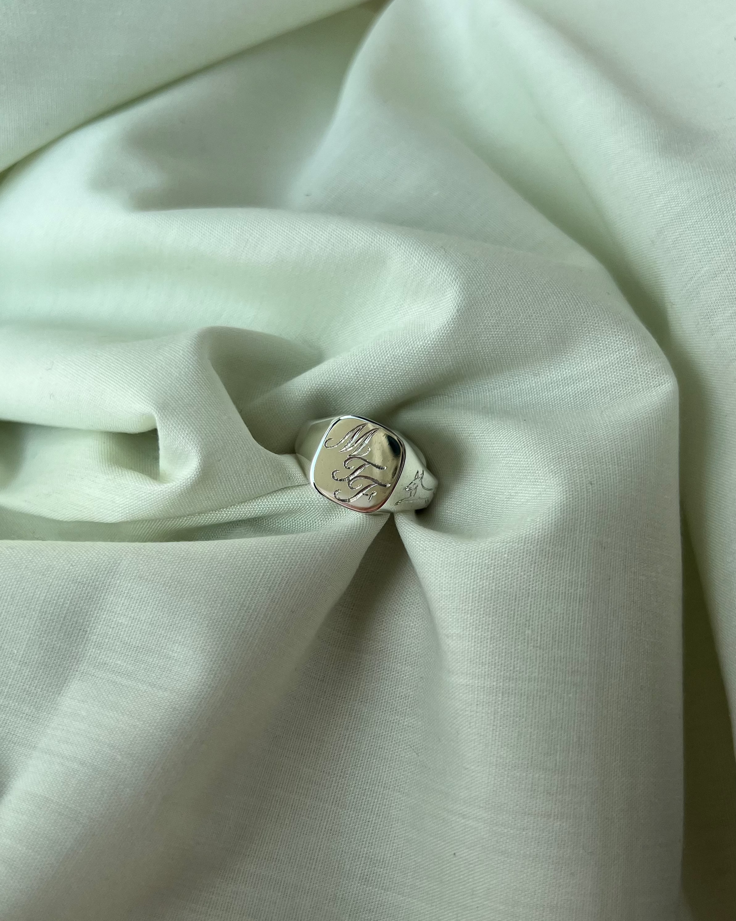 Large Cushion Signet With Engraving | Silver