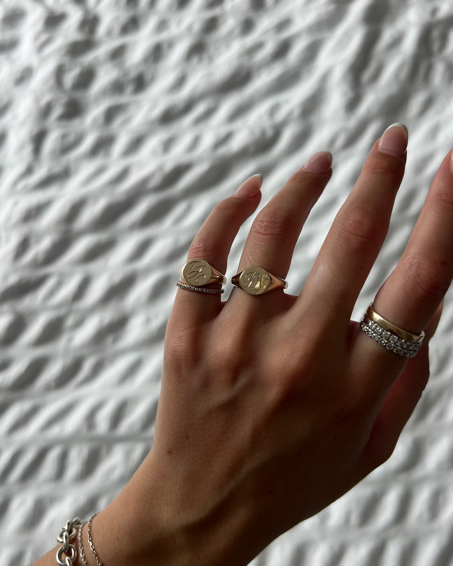 Mini Pinky Round Signet With Engraving | Gold