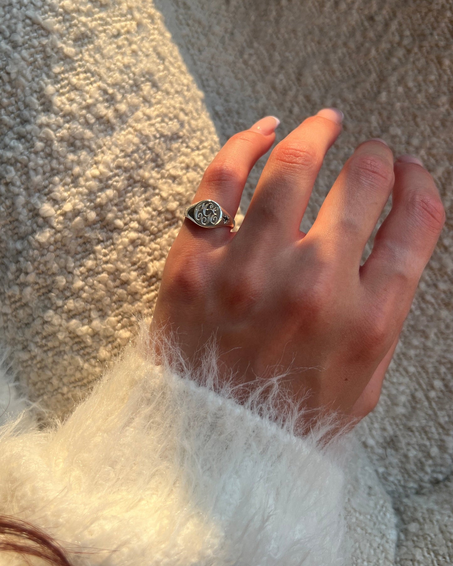 Mini Pinky Signet With Engraving & Gem | Gold