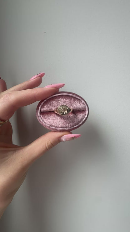 Mini Pinky Signet With Engraving & Gem | Gold